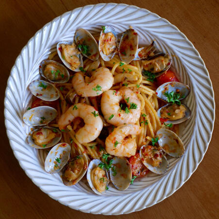 aglio olio w prawns &amp; clams