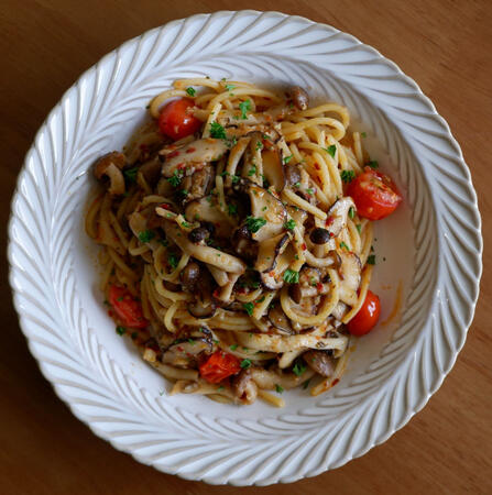 aglio olio w wild mushrooms
