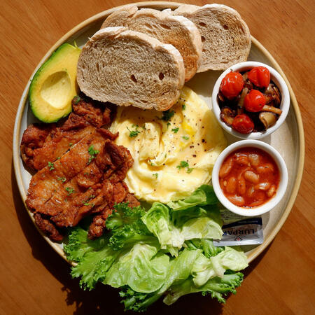 big breakfast (chicken chop)